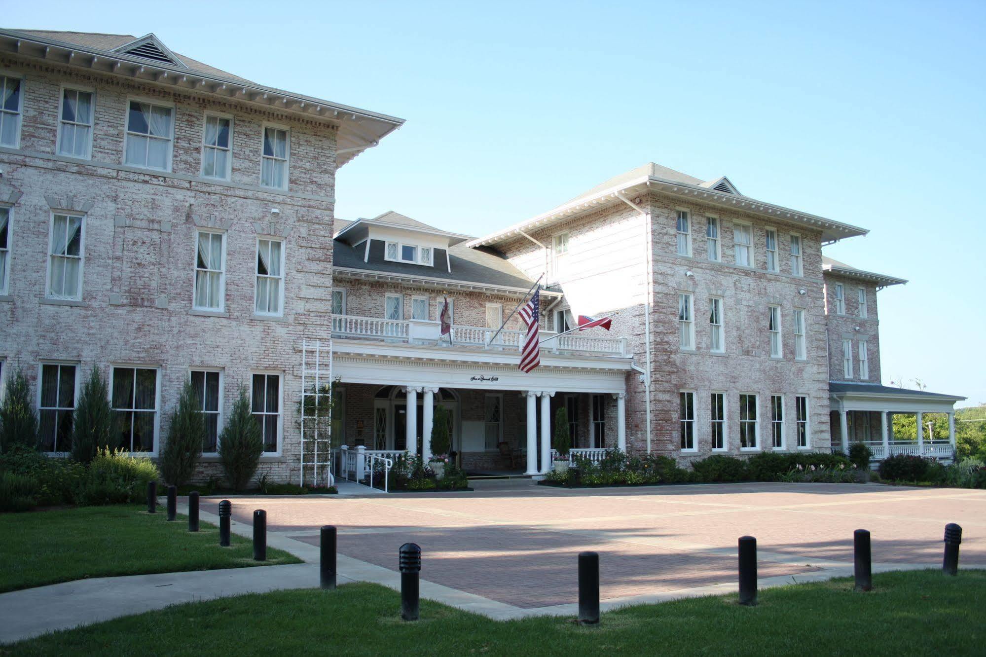 Inn At Carnall Hall Fayetteville Dış mekan fotoğraf